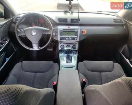 Серый Фольксваген Пассат, объемом двигателя 1.6 л и пробегом 256 тыс. км за 5950 $, фото 10 на Automoto.ua