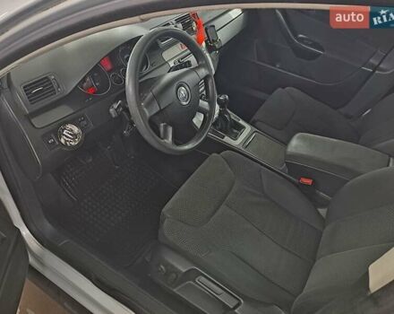 Серый Фольксваген Пассат, объемом двигателя 2 л и пробегом 310 тыс. км за 2450 $, фото 1 на Automoto.ua