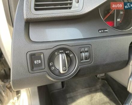 Серый Фольксваген Пассат, объемом двигателя 1.6 л и пробегом 238 тыс. км за 5200 $, фото 11 на Automoto.ua