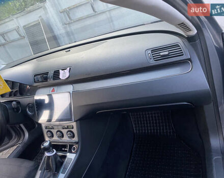 Серый Фольксваген Пассат, объемом двигателя 2 л и пробегом 245 тыс. км за 5600 $, фото 19 на Automoto.ua