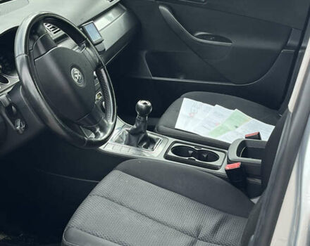 Сірий Фольксваген Пассат, об'ємом двигуна 1.6 л та пробігом 209 тис. км за 6300 $, фото 12 на Automoto.ua