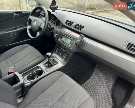 Серый Фольксваген Пассат, объемом двигателя 1.6 л и пробегом 235 тыс. км за 4750 $, фото 3 на Automoto.ua