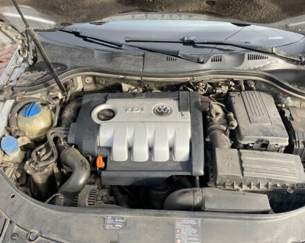 Серый Фольксваген Пассат, объемом двигателя 1.97 л и пробегом 350 тыс. км за 5600 $, фото 19 на Automoto.ua