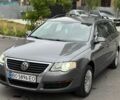 Серый Фольксваген Пассат, объемом двигателя 1.6 л и пробегом 350 тыс. км за 4000 $, фото 1 на Automoto.ua