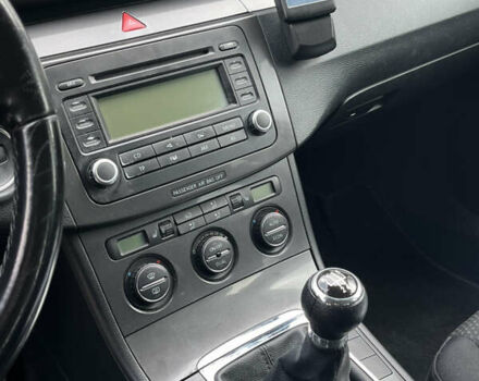 Сірий Фольксваген Пассат, об'ємом двигуна 1.6 л та пробігом 209 тис. км за 6300 $, фото 14 на Automoto.ua