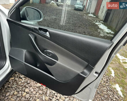 Серый Фольксваген Пассат, объемом двигателя 1.9 л и пробегом 348 тыс. км за 4400 $, фото 29 на Automoto.ua