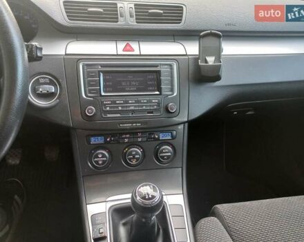 Сірий Фольксваген Пассат, об'ємом двигуна 1.6 л та пробігом 188 тис. км за 7700 $, фото 14 на Automoto.ua