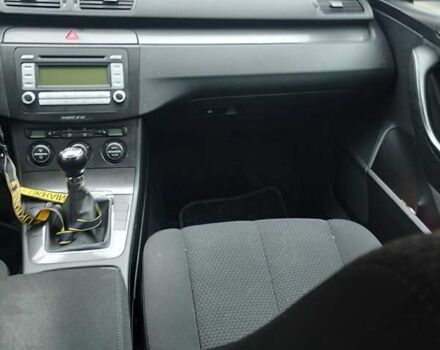 Серый Фольксваген Пассат, объемом двигателя 1.6 л и пробегом 243 тыс. км за 7800 $, фото 66 на Automoto.ua