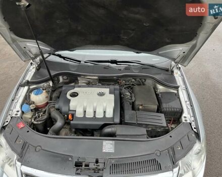 Серый Фольксваген Пассат, объемом двигателя 1.97 л и пробегом 285 тыс. км за 5800 $, фото 27 на Automoto.ua