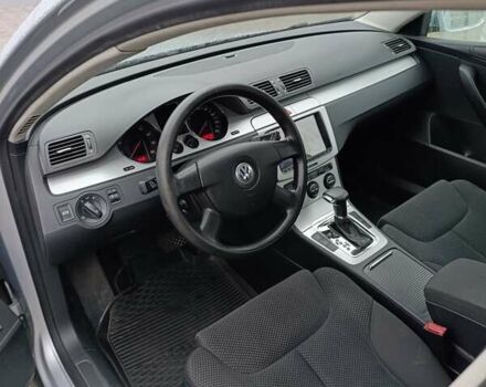 Серый Фольксваген Пассат, объемом двигателя 1.8 л и пробегом 240 тыс. км за 6750 $, фото 6 на Automoto.ua