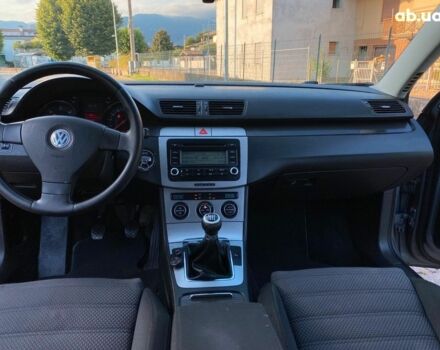 Серый Фольксваген Пассат, объемом двигателя 2 л и пробегом 261 тыс. км за 1500 $, фото 6 на Automoto.ua