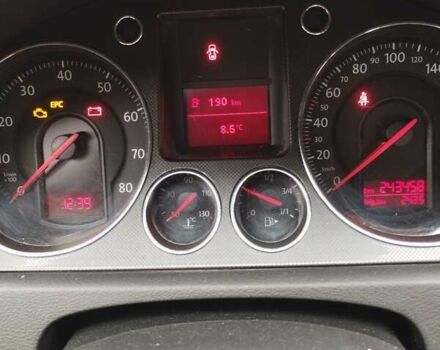 Серый Фольксваген Пассат, объемом двигателя 1.6 л и пробегом 243 тыс. км за 7800 $, фото 90 на Automoto.ua