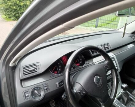 Сірий Фольксваген Пассат, об'ємом двигуна 2 л та пробігом 208 тис. км за 4900 $, фото 5 на Automoto.ua