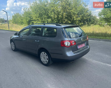 Сірий Фольксваген Пассат, об'ємом двигуна 1.6 л та пробігом 241 тис. км за 5100 $, фото 8 на Automoto.ua