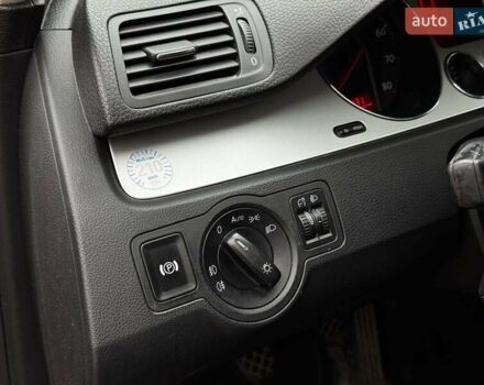 Сірий Фольксваген Пассат, об'ємом двигуна 1.8 л та пробігом 249 тис. км за 5990 $, фото 13 на Automoto.ua