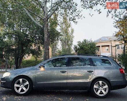 Серый Фольксваген Пассат, объемом двигателя 1.97 л и пробегом 295 тыс. км за 7999 $, фото 4 на Automoto.ua