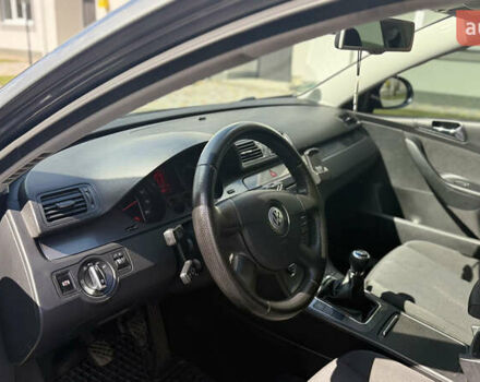 Сірий Фольксваген Пассат, об'ємом двигуна 1.6 л та пробігом 253 тис. км за 6300 $, фото 11 на Automoto.ua