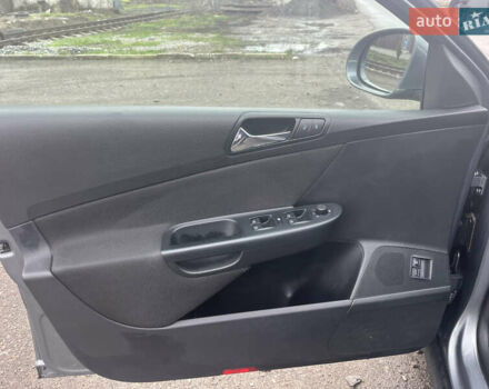 Серый Фольксваген Пассат, объемом двигателя 1.6 л и пробегом 142 тыс. км за 7450 $, фото 28 на Automoto.ua