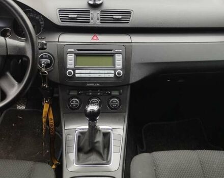 Серый Фольксваген Пассат, объемом двигателя 1.6 л и пробегом 243 тыс. км за 7800 $, фото 42 на Automoto.ua