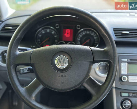 Фольксваген Пассат 2007 в Вознесенске на Automoto.ua Серый Фольксваген Пассат, объемом двигателя 1.6 л и пробегом 185 тыс. км за 6900 $, фото 12 на Automoto.ua