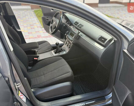 Сірий Фольксваген Пассат, об'ємом двигуна 1.6 л та пробігом 253 тис. км за 6300 $, фото 18 на Automoto.ua