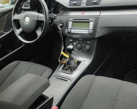 Серый Фольксваген Пассат, объемом двигателя 1.6 л и пробегом 243 тыс. км за 7800 $, фото 82 на Automoto.ua