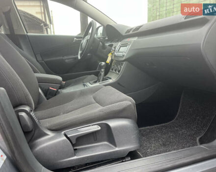 Серый Фольксваген Пассат, объемом двигателя 1.6 л и пробегом 142 тыс. км за 7450 $, фото 43 на Automoto.ua