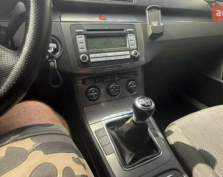 Сірий Фольксваген Пассат, об'ємом двигуна 1.6 л та пробігом 253 тис. км за 6300 $, фото 40 на Automoto.ua