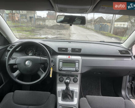 Серый Фольксваген Пассат, объемом двигателя 1.6 л и пробегом 142 тыс. км за 7450 $, фото 45 на Automoto.ua