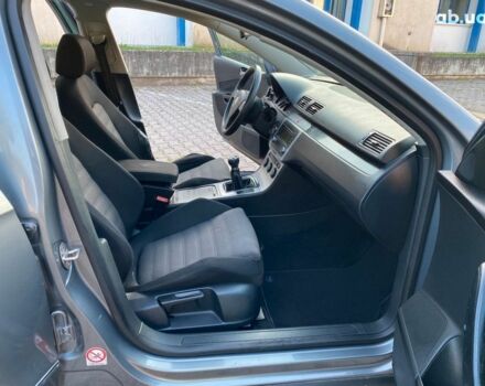 Серый Фольксваген Пассат, объемом двигателя 2 л и пробегом 261 тыс. км за 1500 $, фото 7 на Automoto.ua