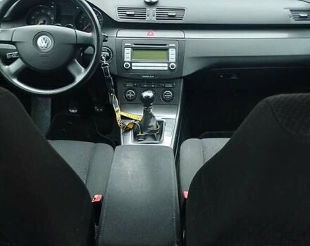 Серый Фольксваген Пассат, объемом двигателя 1.6 л и пробегом 243 тыс. км за 7800 $, фото 68 на Automoto.ua