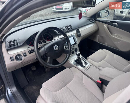 Серый Фольксваген Пассат, объемом двигателя 1.6 л и пробегом 243 тыс. км за 6450 $, фото 29 на Automoto.ua
