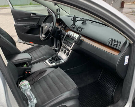 Серый Фольксваген Пассат, объемом двигателя 1.8 л и пробегом 370 тыс. км за 6000 $, фото 2 на Automoto.ua