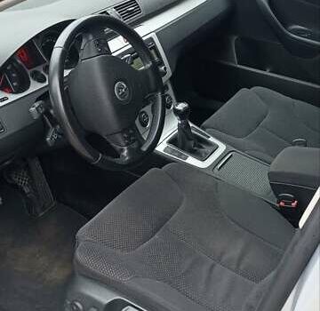 Серый Фольксваген Пассат, объемом двигателя 1.8 л и пробегом 220 тыс. км за 6300 $, фото 8 на Automoto.ua