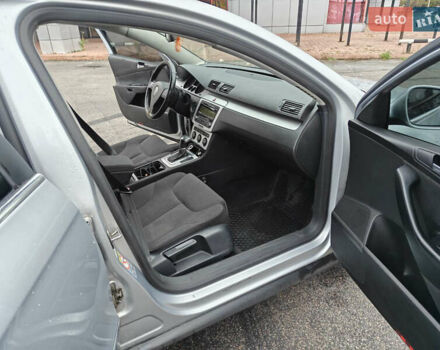 Серый Фольксваген Пассат, объемом двигателя 3.2 л и пробегом 300 тыс. км за 5400 $, фото 2 на Automoto.ua