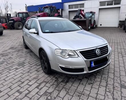 Серый Фольксваген Пассат, объемом двигателя 1.6 л и пробегом 261 тыс. км за 2299 $, фото 2 на Automoto.ua