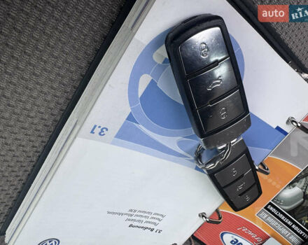 Серый Фольксваген Пассат, объемом двигателя 1.6 л и пробегом 243 тыс. км за 6450 $, фото 40 на Automoto.ua