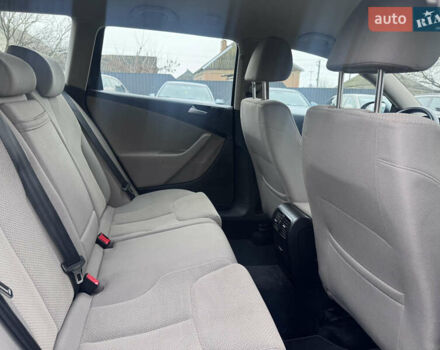 Серый Фольксваген Пассат, объемом двигателя 1.6 л и пробегом 243 тыс. км за 6450 $, фото 34 на Automoto.ua