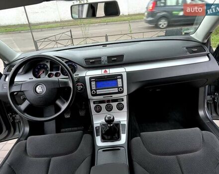 Серый Фольксваген Пассат, объемом двигателя 1.6 л и пробегом 198 тыс. км за 7600 $, фото 17 на Automoto.ua