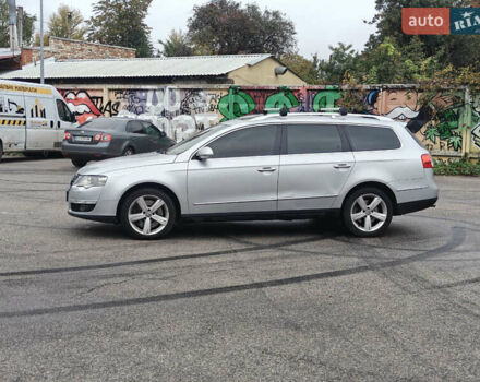 Серый Фольксваген Пассат, объемом двигателя 3.2 л и пробегом 300 тыс. км за 5400 $, фото 10 на Automoto.ua