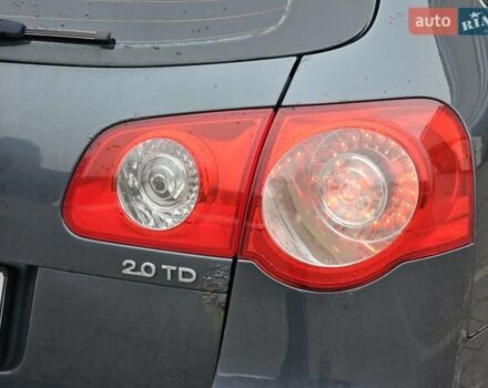 Серый Фольксваген Пассат, объемом двигателя 1.97 л и пробегом 305 тыс. км за 4599 $, фото 18 на Automoto.ua