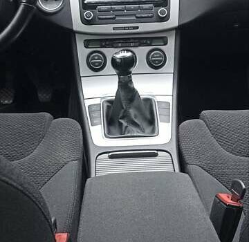 Серый Фольксваген Пассат, объемом двигателя 1.8 л и пробегом 220 тыс. км за 6300 $, фото 5 на Automoto.ua