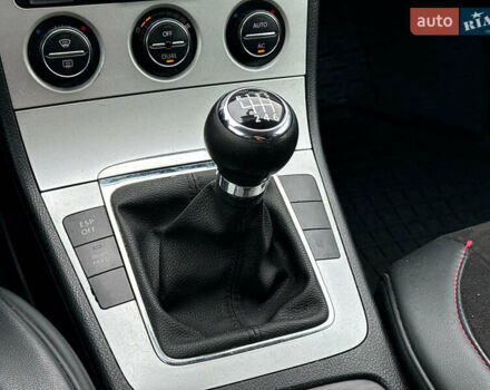 Серый Фольксваген Пассат, объемом двигателя 1.8 л и пробегом 292 тыс. км за 8740 $, фото 28 на Automoto.ua