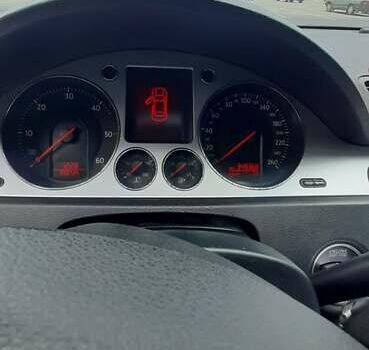 Серый Фольксваген Пассат, объемом двигателя 1.97 л и пробегом 349 тыс. км за 7200 $, фото 1 на Automoto.ua