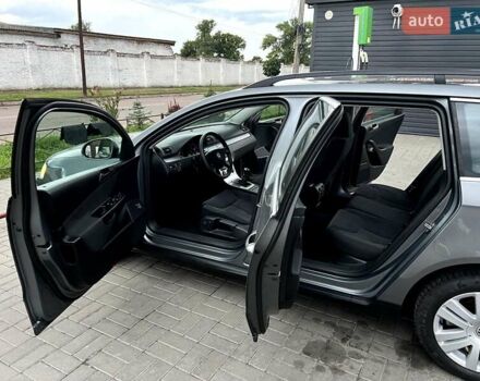 Серый Фольксваген Пассат, объемом двигателя 1.6 л и пробегом 198 тыс. км за 7600 $, фото 25 на Automoto.ua