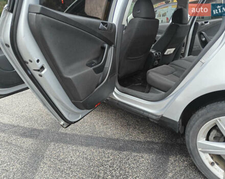 Серый Фольксваген Пассат, объемом двигателя 3.2 л и пробегом 300 тыс. км за 5400 $, фото 5 на Automoto.ua