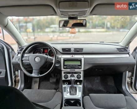 Серый Фольксваген Пассат, объемом двигателя 3.2 л и пробегом 300 тыс. км за 5400 $, фото 1 на Automoto.ua