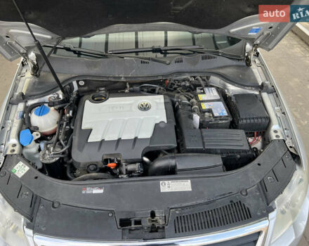 Серый Фольксваген Пассат, объемом двигателя 2 л и пробегом 304 тыс. км за 6750 $, фото 2 на Automoto.ua