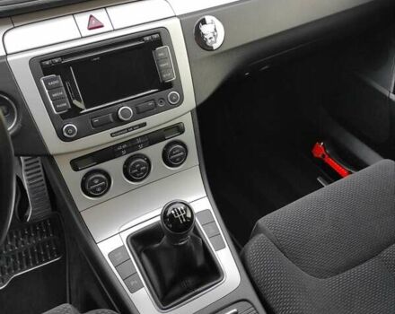 Серый Фольксваген Пассат, объемом двигателя 1.6 л и пробегом 262 тыс. км за 7000 $, фото 39 на Automoto.ua