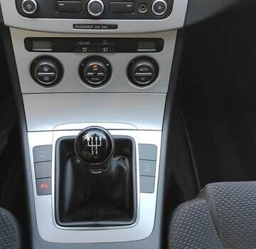 Серый Фольксваген Пассат, объемом двигателя 1.6 л и пробегом 262 тыс. км за 7000 $, фото 47 на Automoto.ua